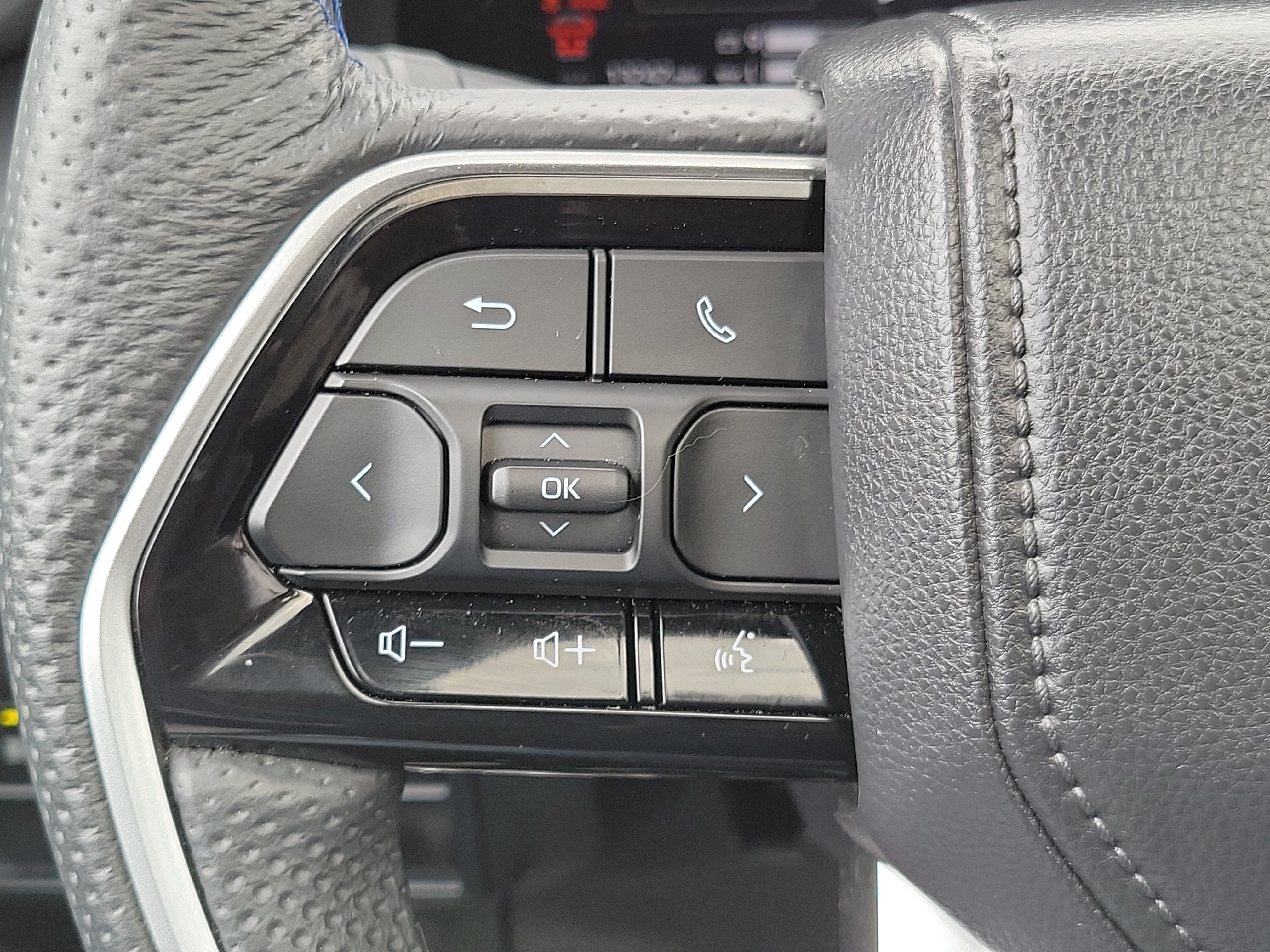 Certified 2025 Toyota Sequoia Platinum AWD/4WD image 25
