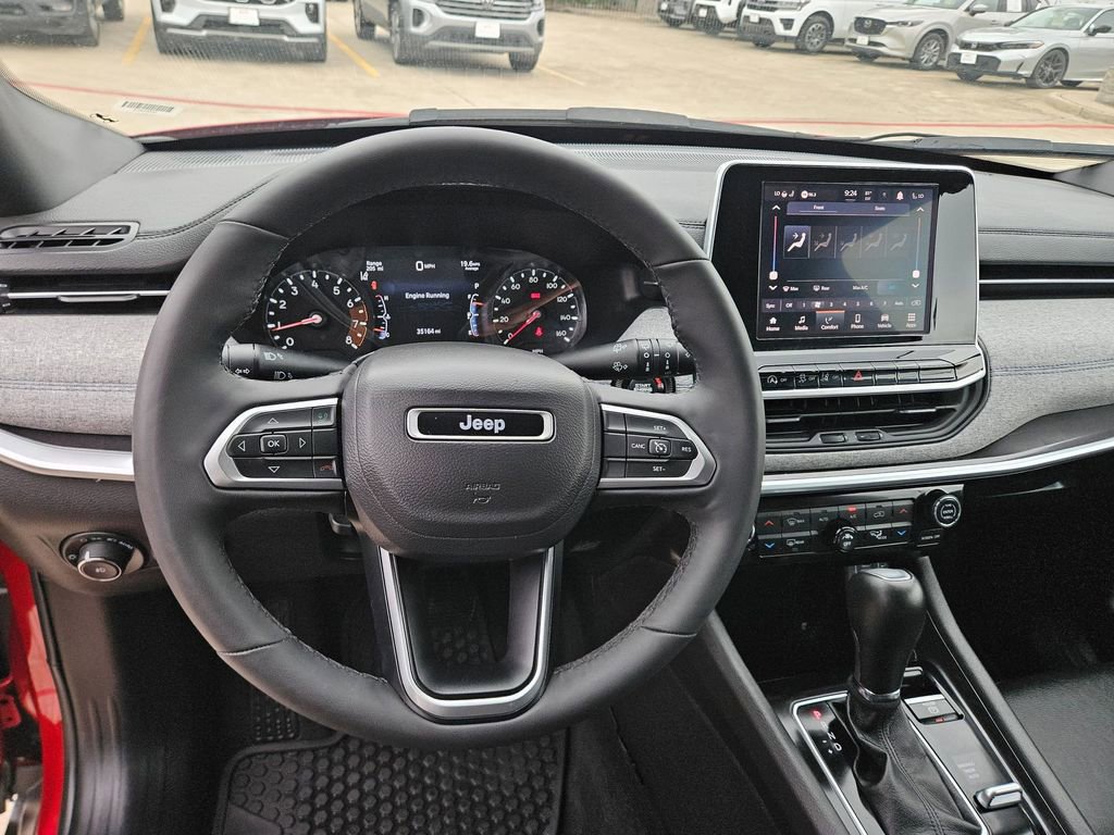Used 2025 Jeep Compass Latitude w/ Sun & Sound Group AWD/4WD image 17