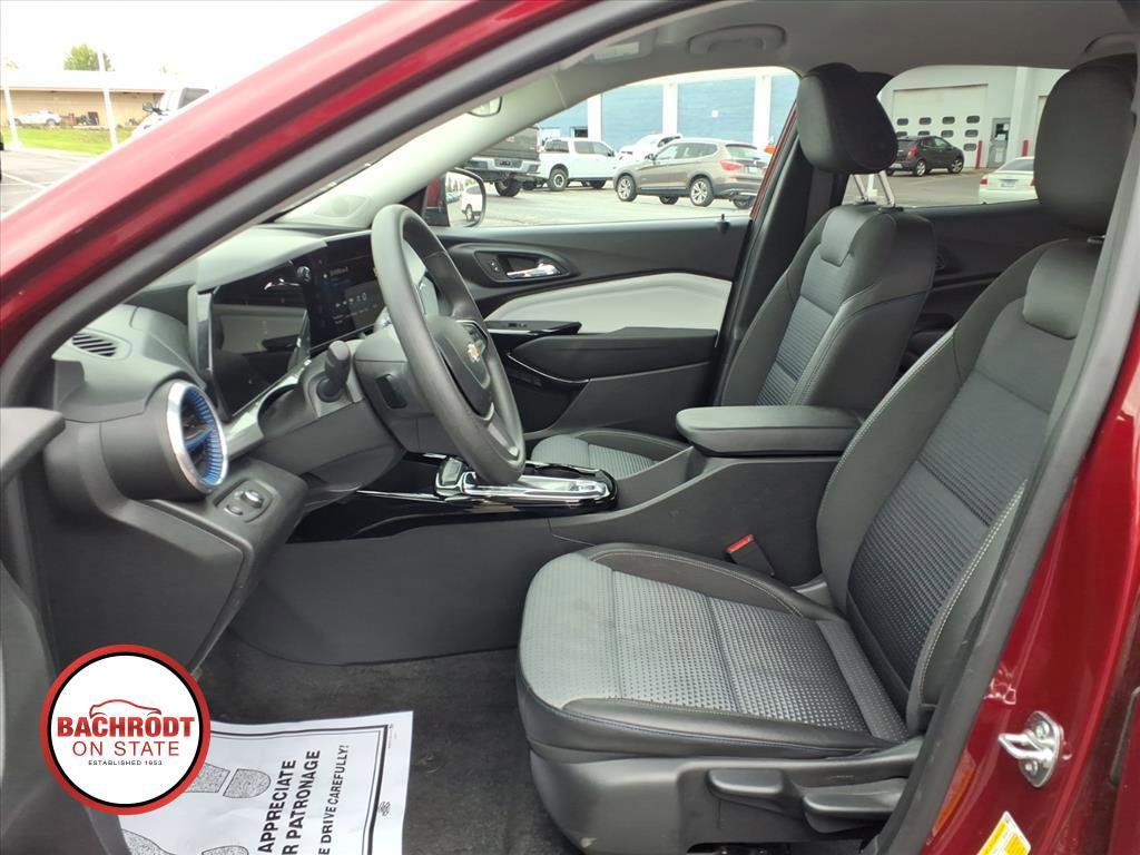 Used 2025 Chevrolet Trax LT FWD image 25