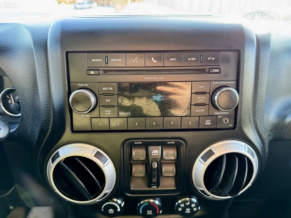 Used 2011 Jeep Wrangler Unlimited Sahara image 21