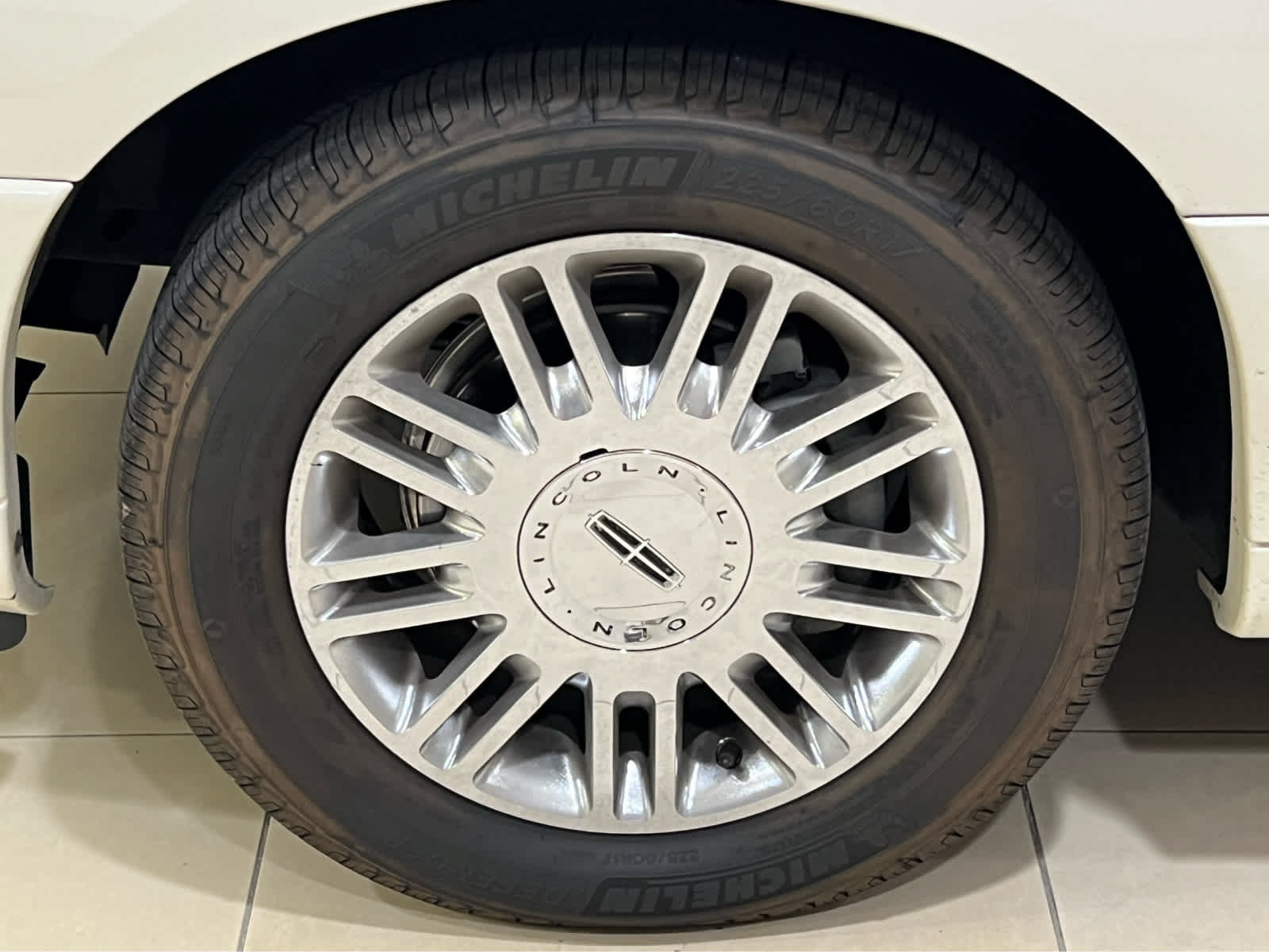 Used 2006 Lincoln Town Car Signature Limited RWD image 4