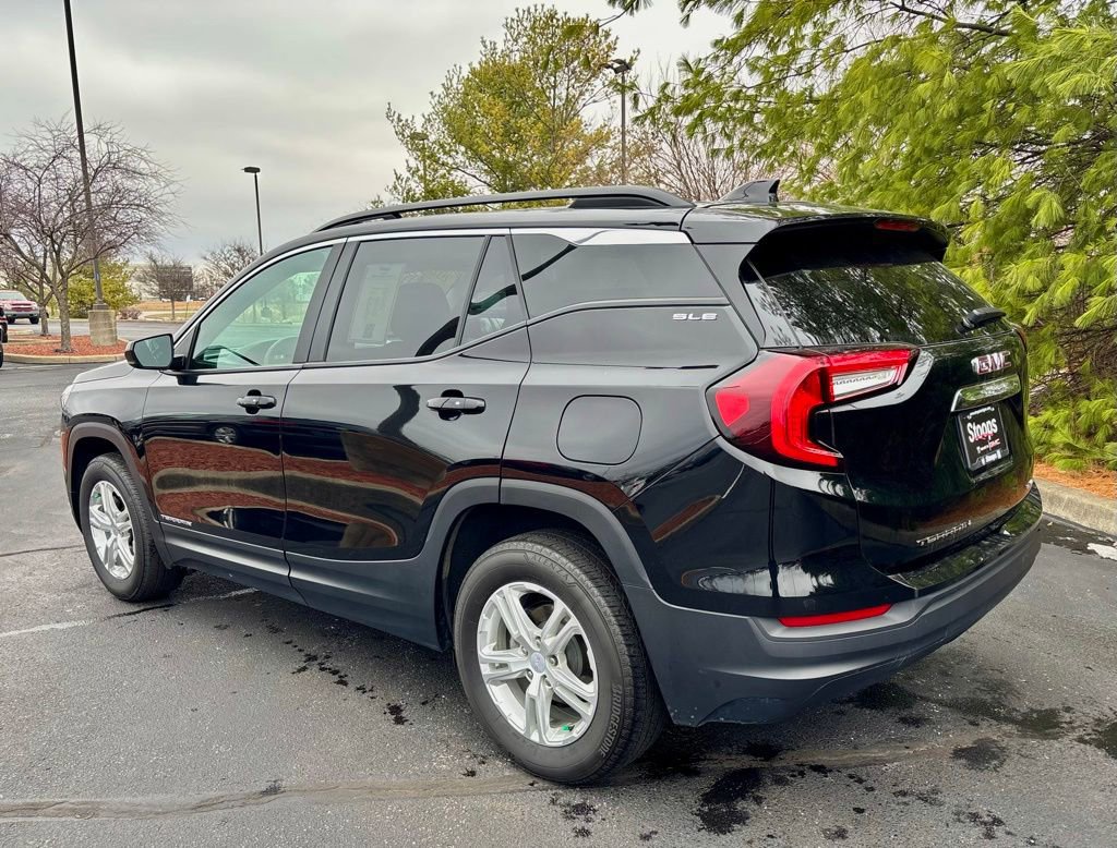 Used 2023 GMC Terrain SLE w/ Driver Convenience Package image 5