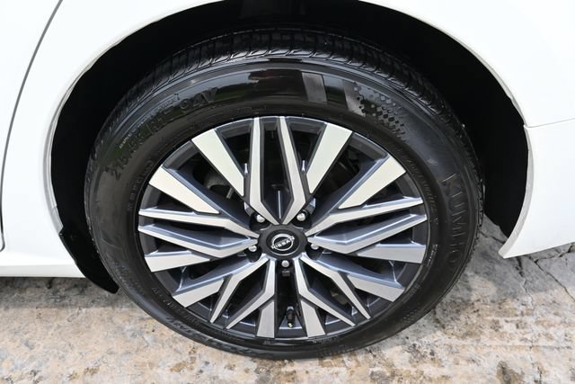 Used 2025 Nissan Altima 2.5 SV FWD image 13
