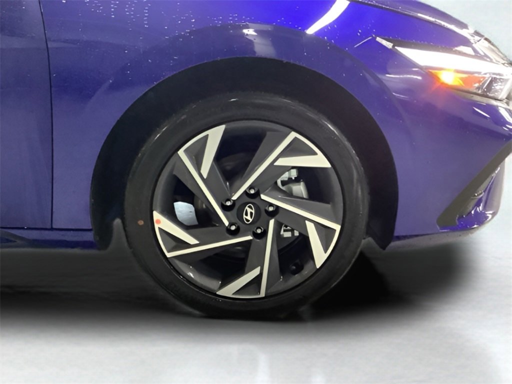 Used 2025 Hyundai Elantra Sport image 14