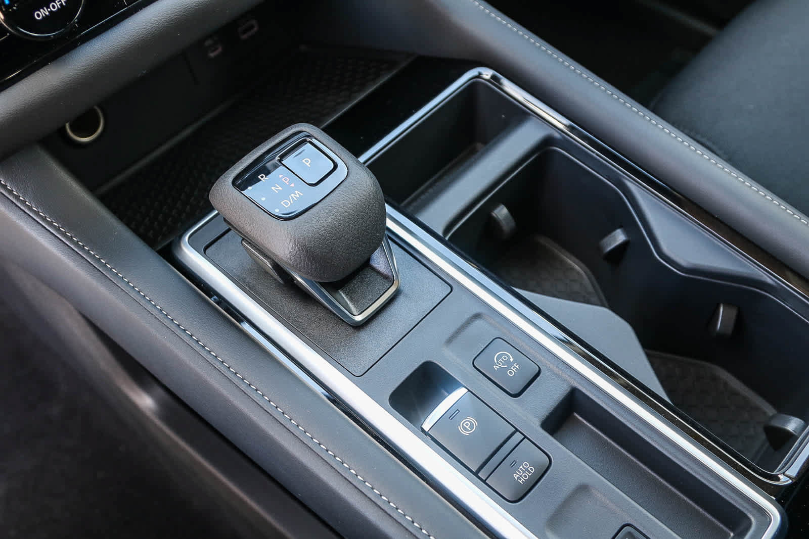 New 2025 Nissan Pathfinder SV w/ Black Appearance Package FWD image 22