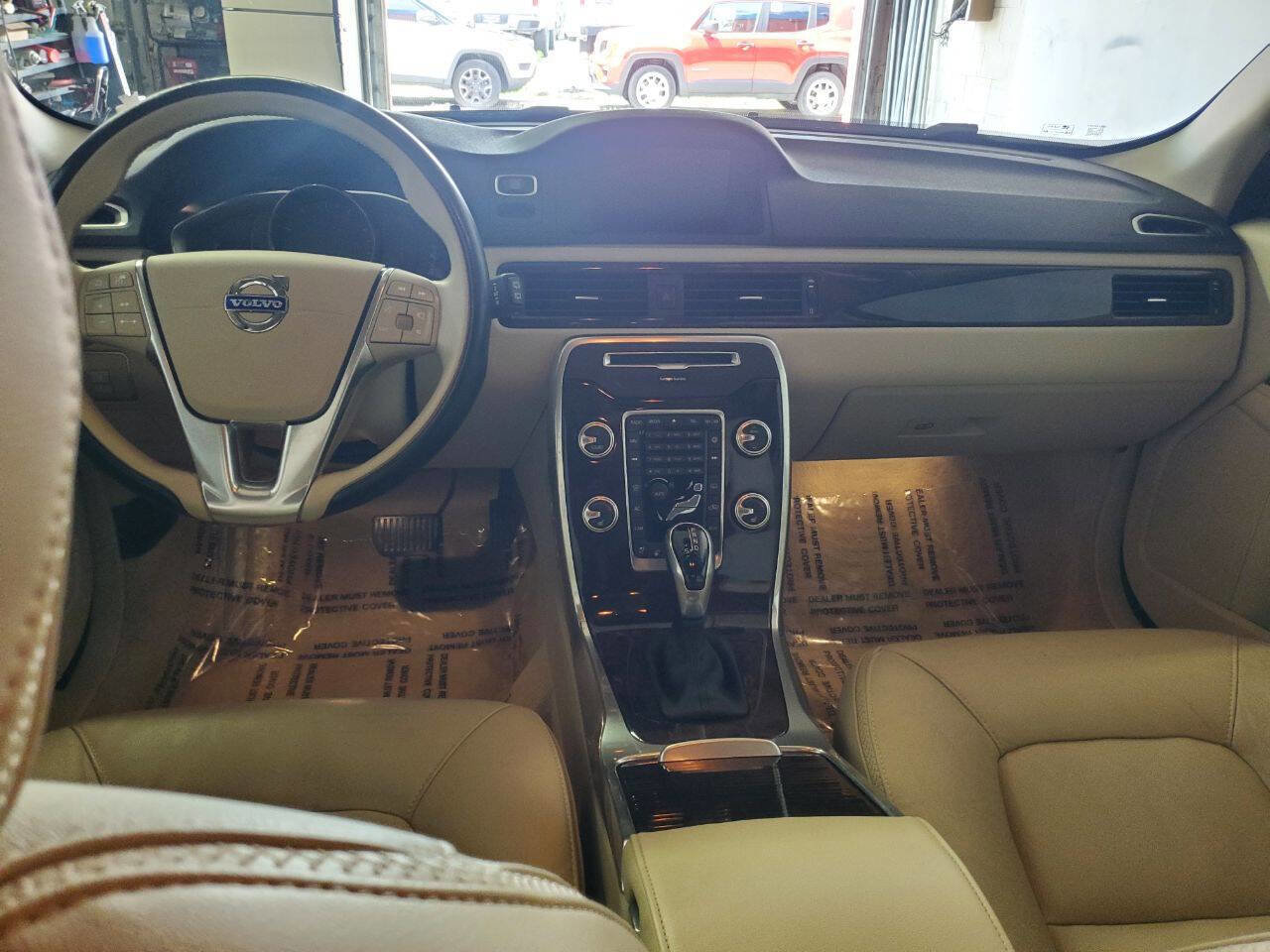 Used 2016 Volvo XC70 T5 Platinum w/ Climate Package image 11