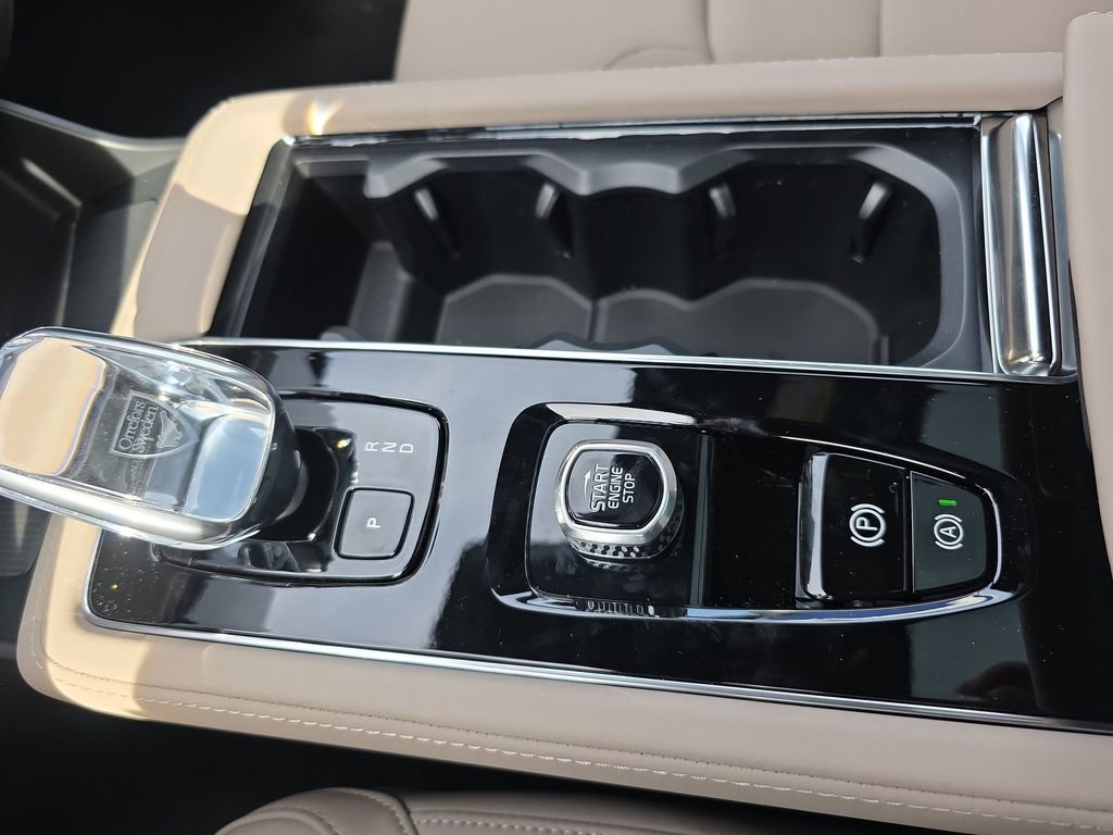 New 2026 Volvo XC90 B6 Plus w/ Protection Package Premier image 28