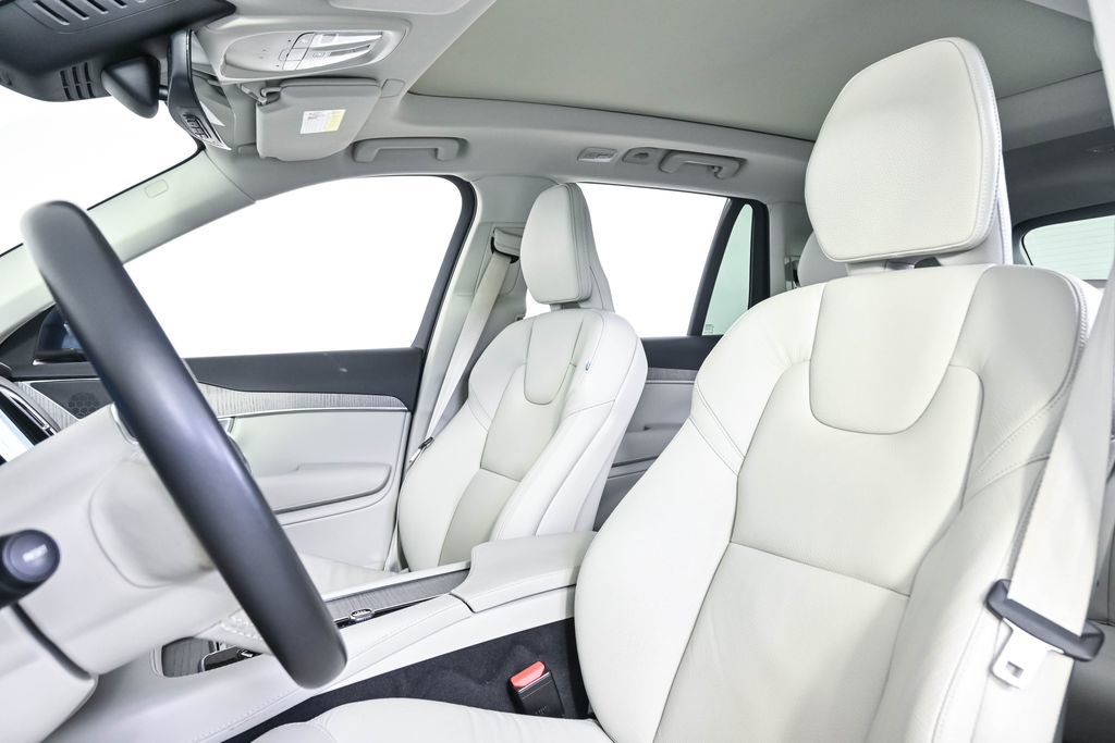 Certified 2024 Volvo XC90 B5 Plus w/ Protection Package Premier AWD/4WD image 7