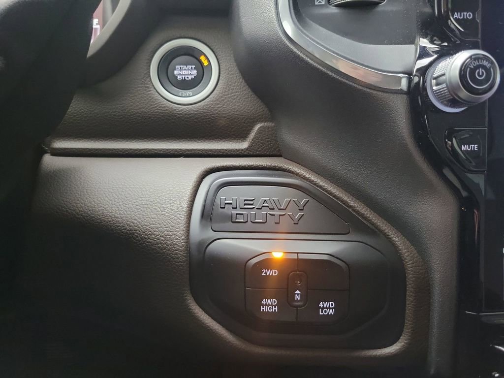Used 2025 RAM 2500 Laramie AWD/4WD image 31