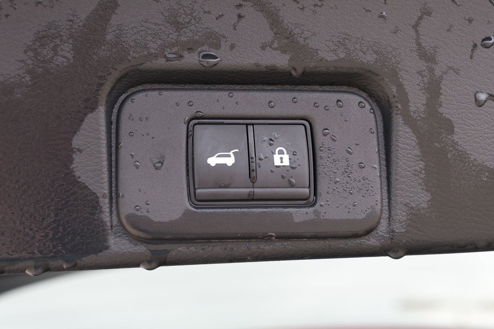 Used 2024 Nissan Rogue SV image 35