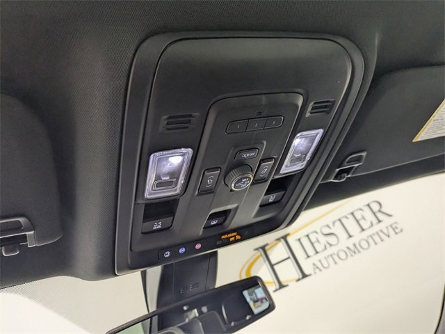 Used 2021 GMC Yukon XL SLT w/ SLT Premium Package image 26