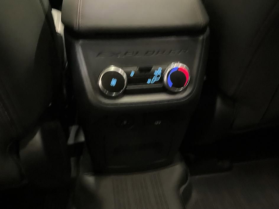 Used 2025 Ford Explorer Active w/ Active Comfort Package AWD/4WD image 31