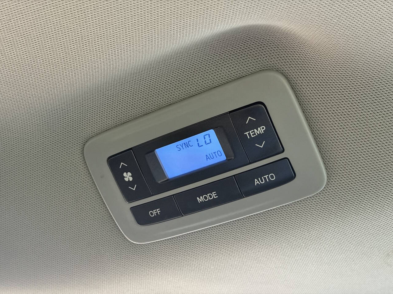 Used 2017 Toyota Sienna SE Premium FWD image 23