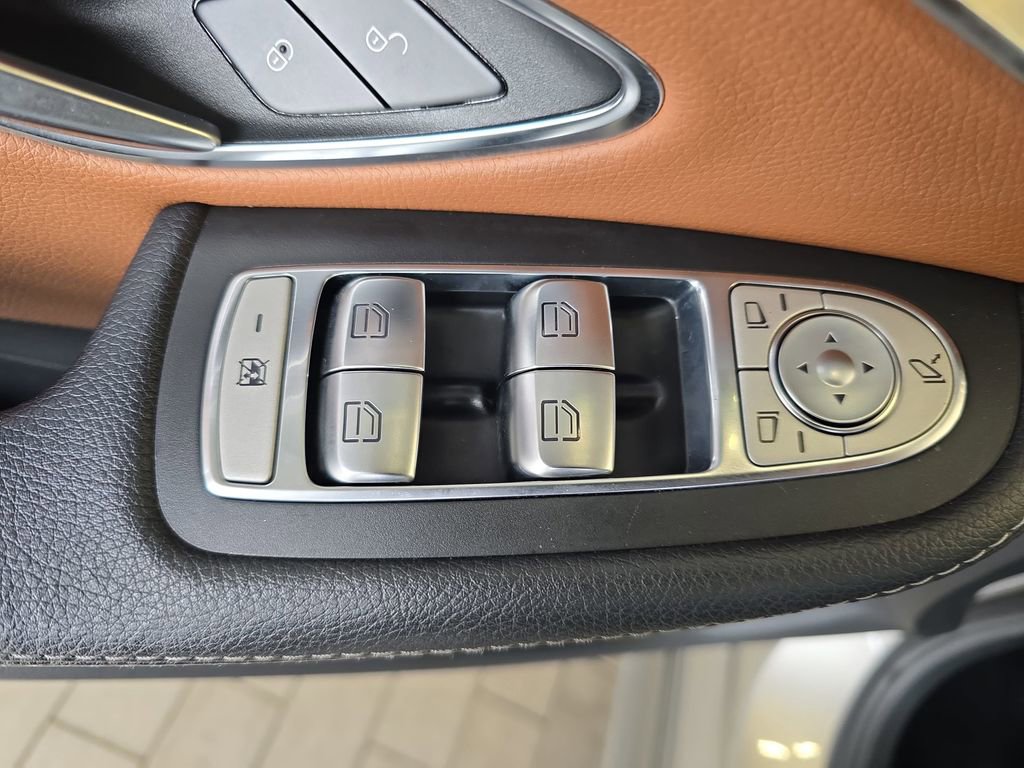 Used 2019 Mercedes-Benz C 300 Sedan image 32