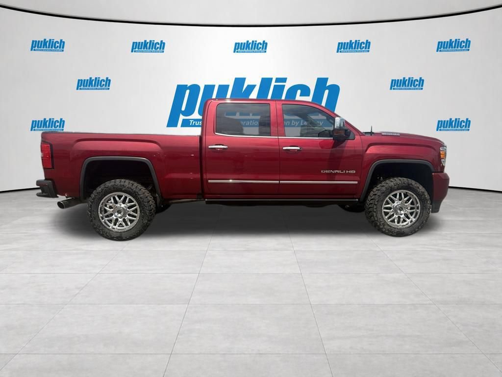 Used 2019 GMC Sierra 2500 Denali w/ Duramax Plus Package AWD/4WD image 8