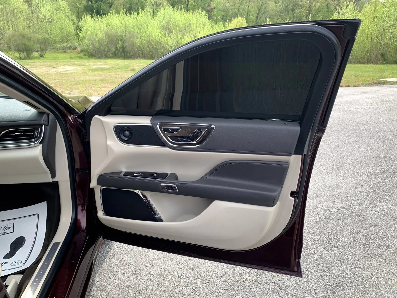 Used 2020 Lincoln Continental w/ Premium Package FWD image 28
