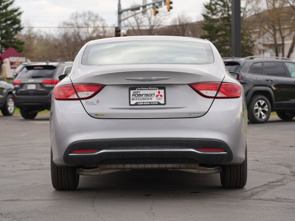 Used 2015 Chrysler 200 Limited FWD image 4