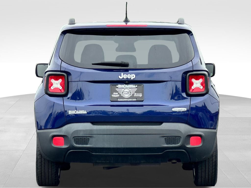 Used 2016 Jeep Renegade Latitude w/ Cold Weather Group FWD image 6
