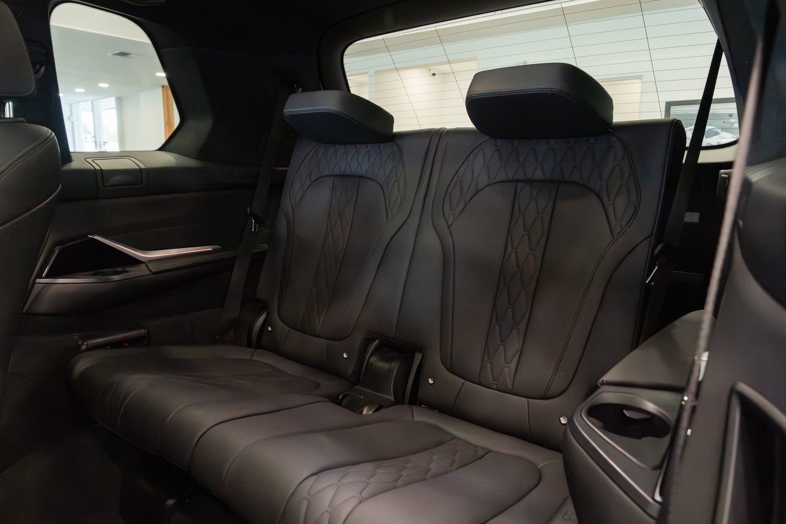 Used 2022 BMW X7 M50i image 25