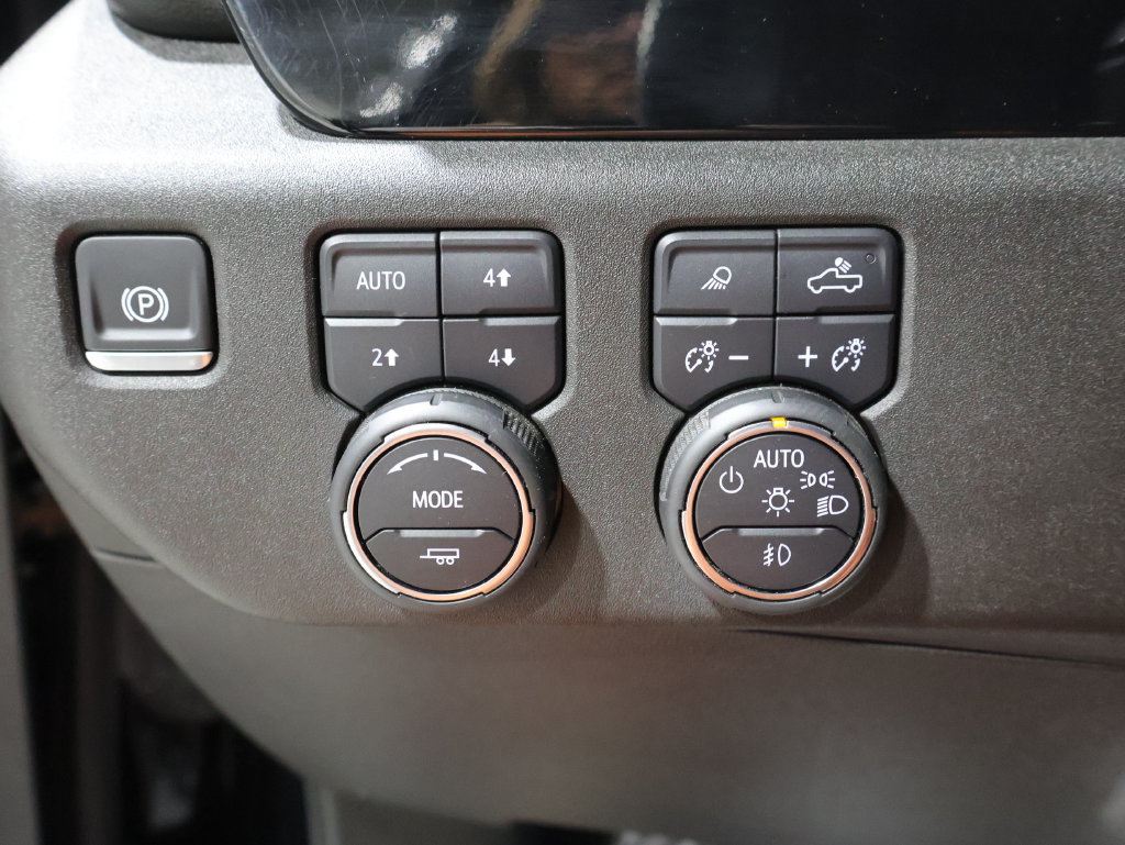Used 2025 Chevrolet Silverado 1500 High Country w/ Midnight Edition AWD/4WD image 32