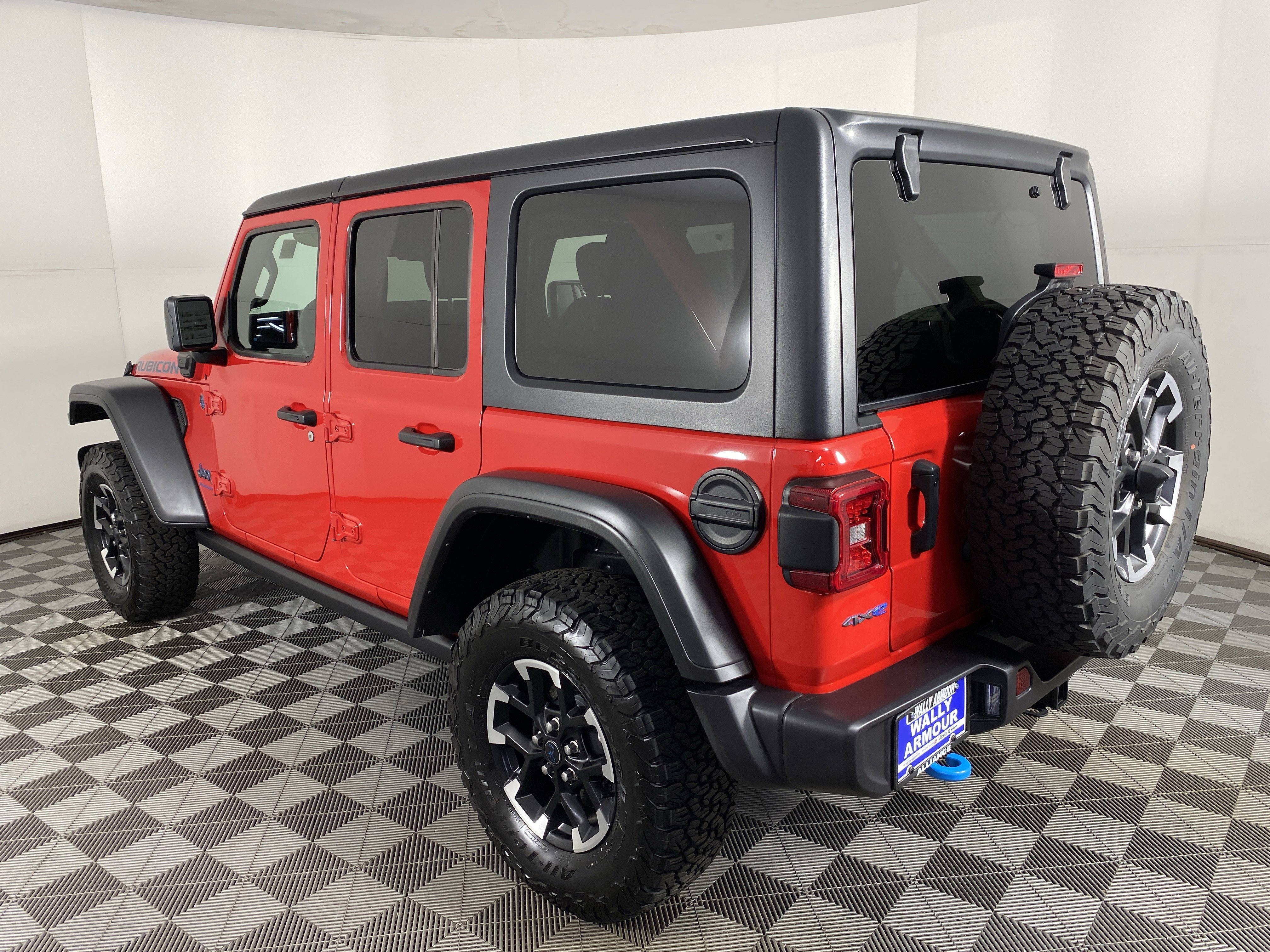 Used 2025 Jeep Wrangler Unlimited Rubicon 4xe w/ Convenience Group AWD/4WD image 9