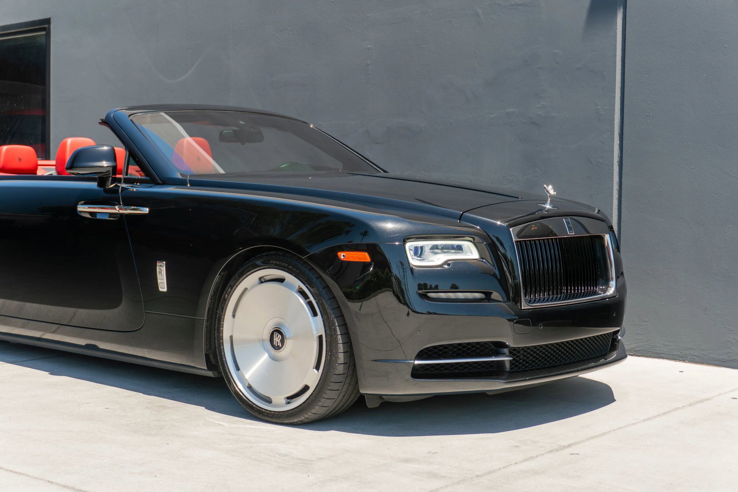 Used 2019 Rolls-Royce Dawn RWD image 46