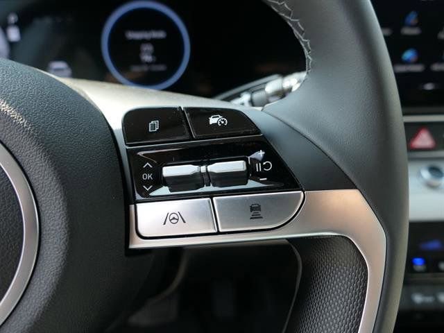 New 2025 Hyundai Elantra Limited image 15