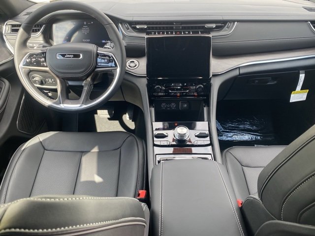 New 2025 Jeep Grand Cherokee Overland image 34