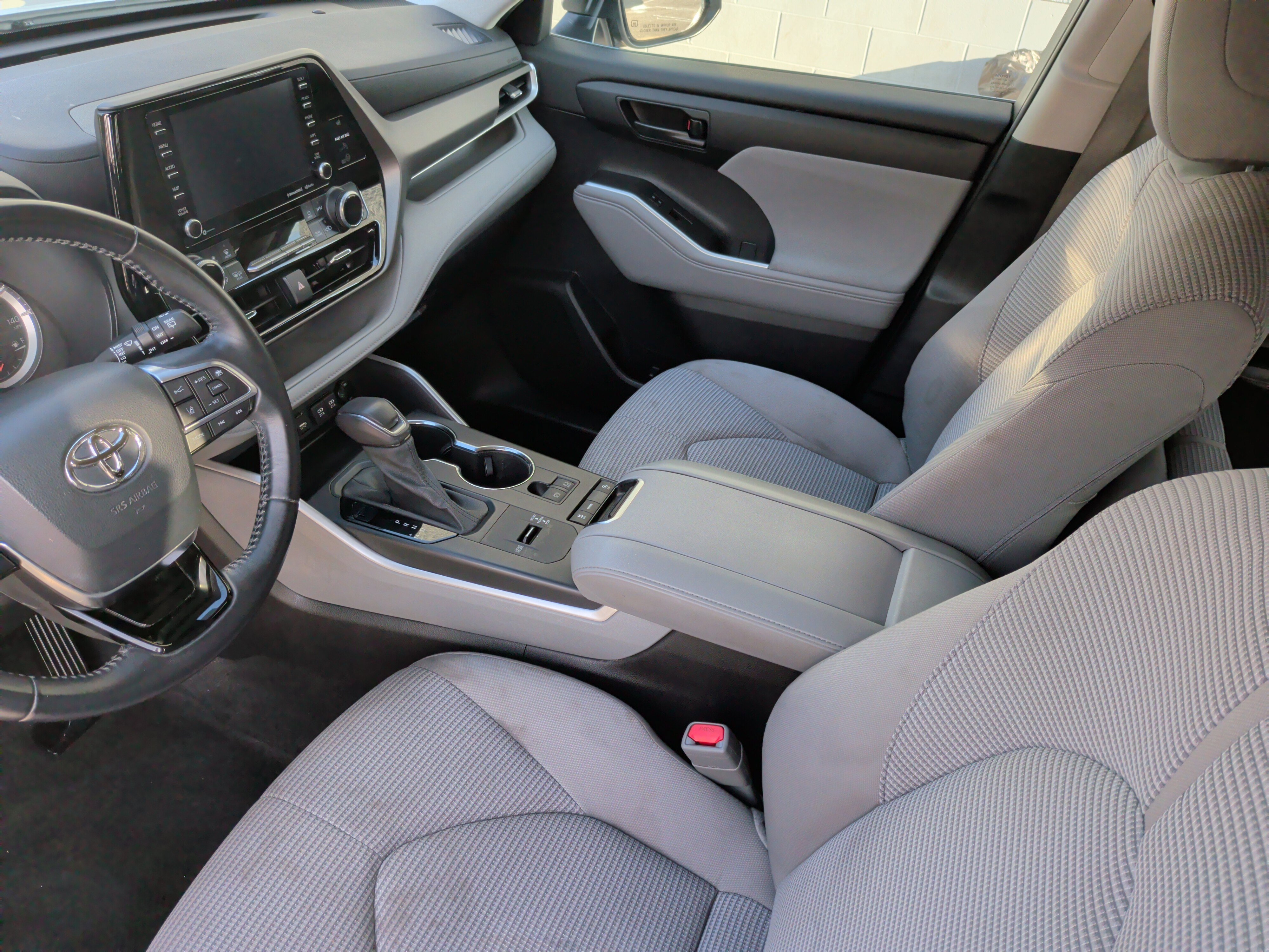 Used 2021 Toyota Highlander LE image 17