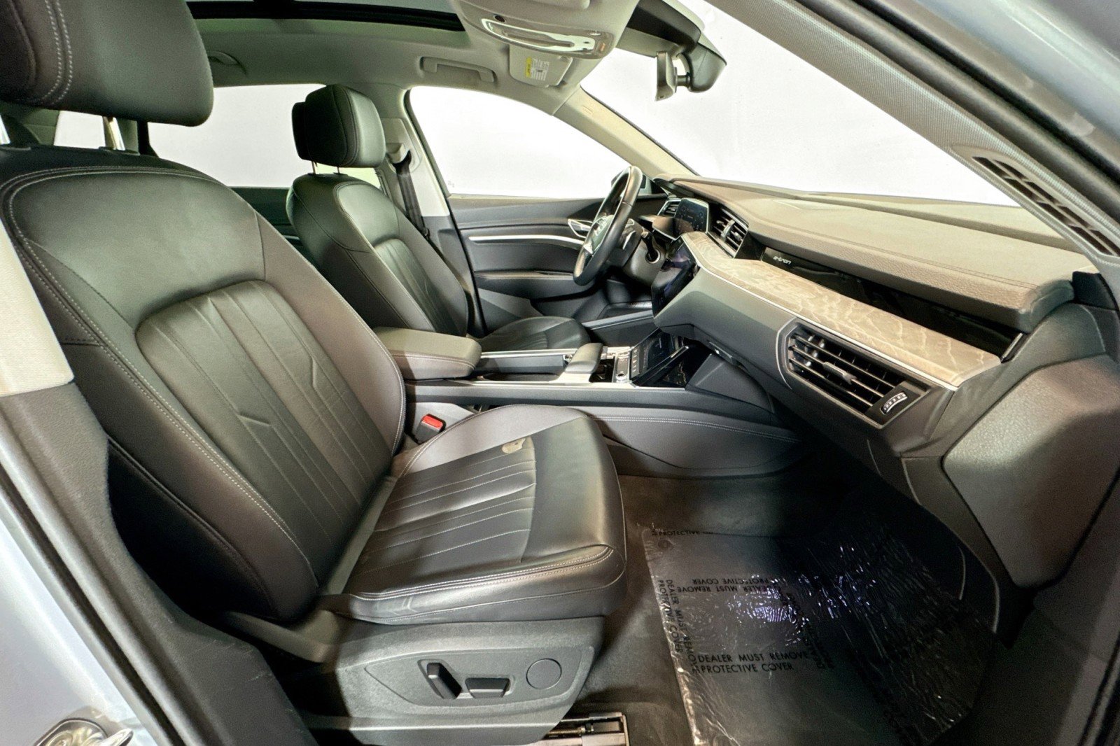 Used 2022 Audi e-tron Premium w/ Convenience Plus Package image 27