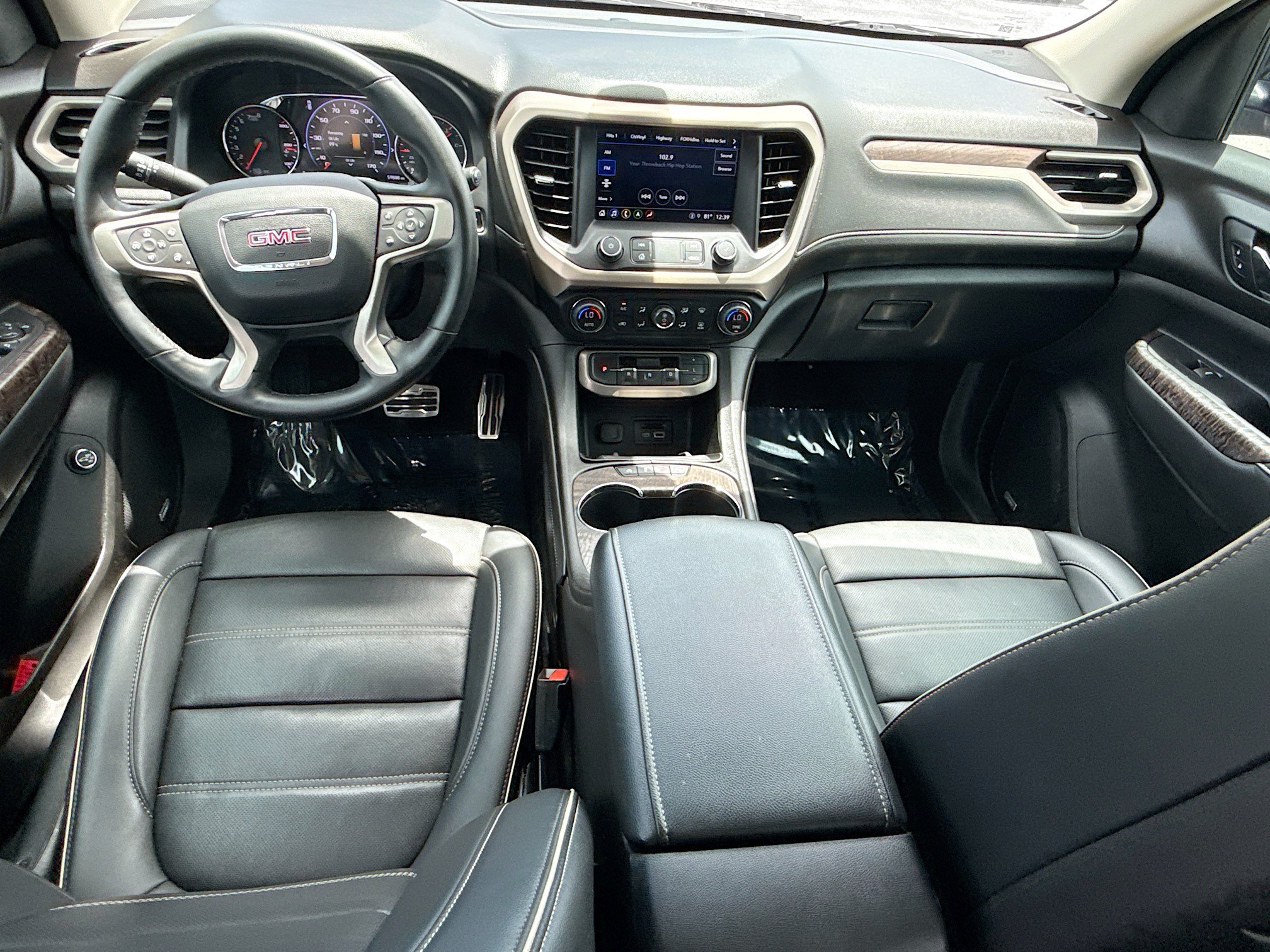 Used 2023 GMC Acadia Denali w/ Black Diamond Edition FWD image 16
