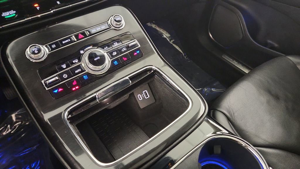 Used 2022 Lincoln Nautilus Reserve w/ Equipment Group 201A image 18