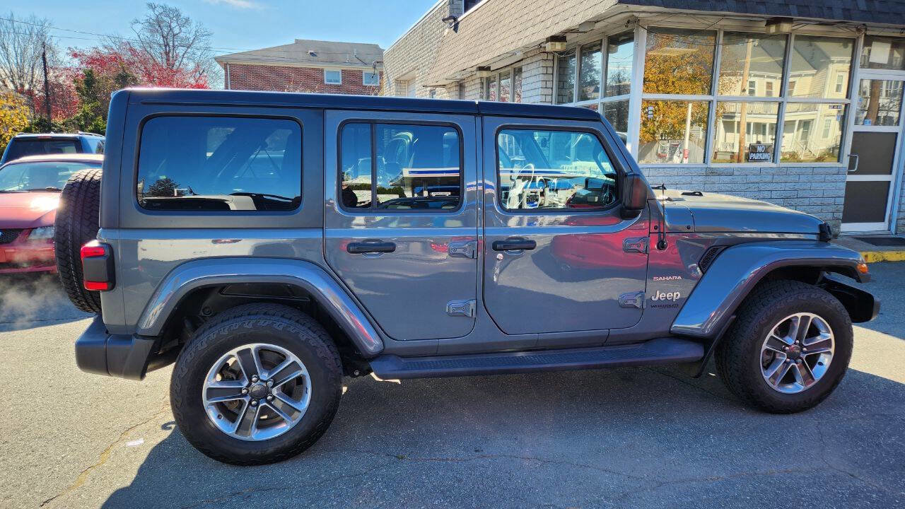 Used 2018 Jeep Wrangler Unlimited Sahara w/ Dual Top Group AWD/4WD image 9