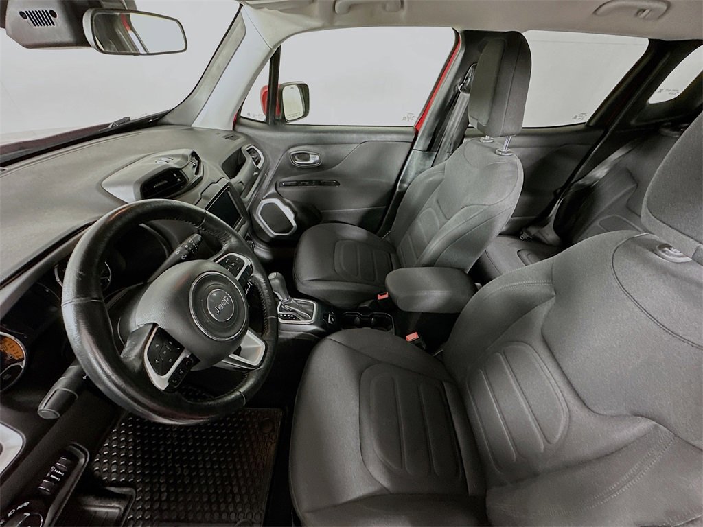 Used 2018 Jeep Renegade Latitude w/ Cold Weather Group image 16