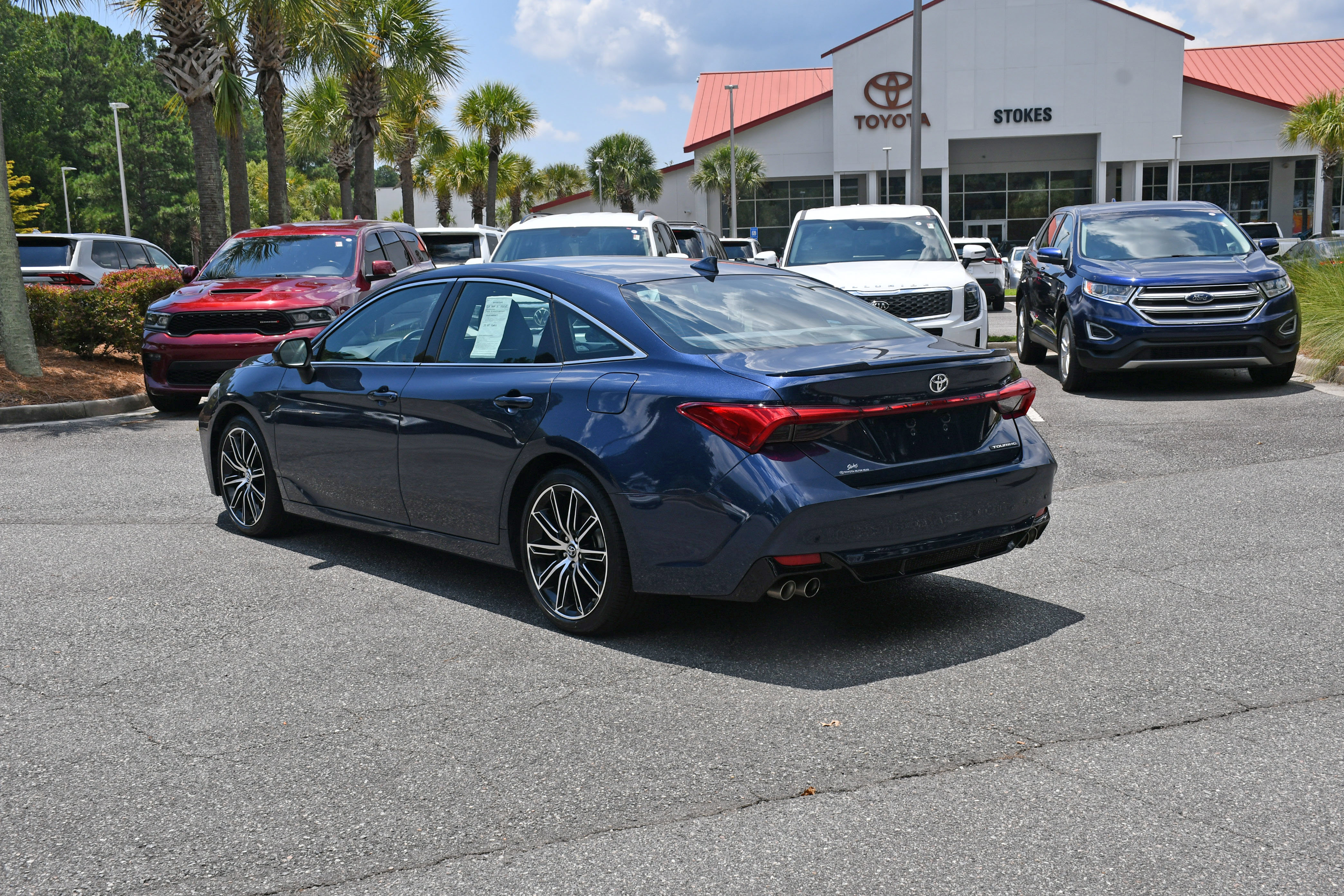 Used 2019 Toyota Avalon Touring w/ Advanced Safety Package FWD image 3