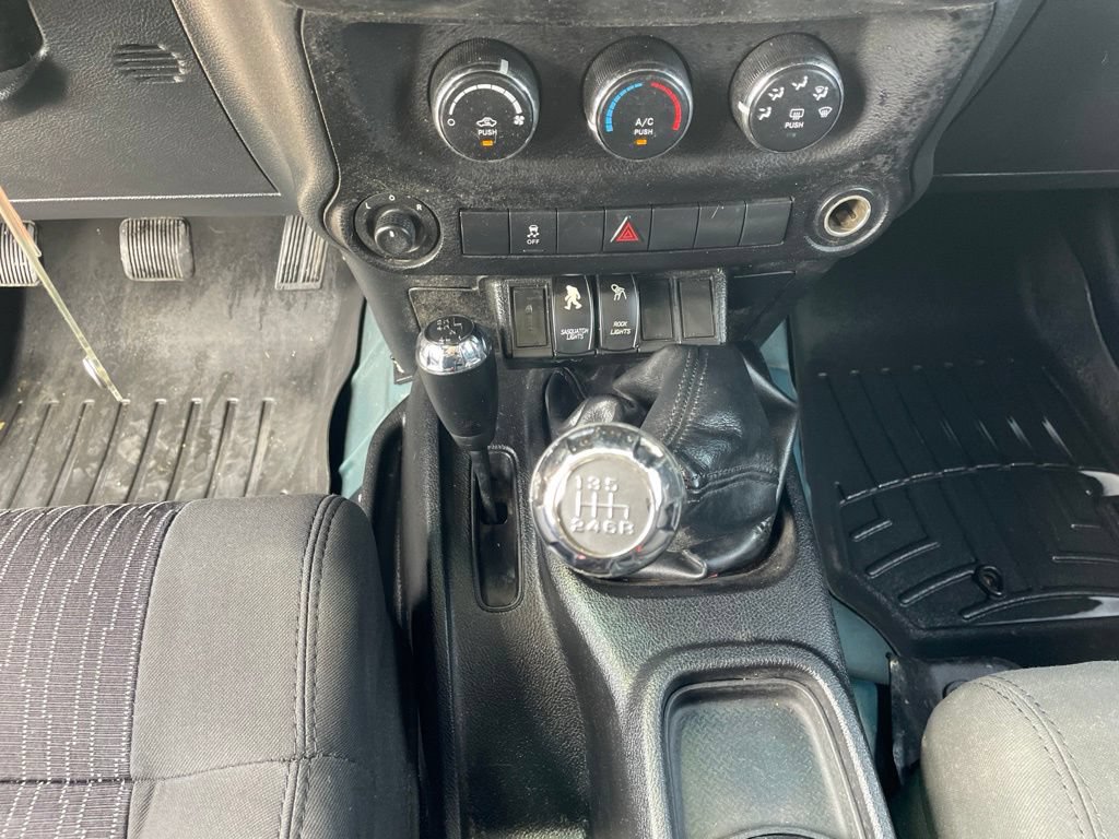 Used 2012 Jeep Wrangler Unlimited Sport AWD/4WD image 12