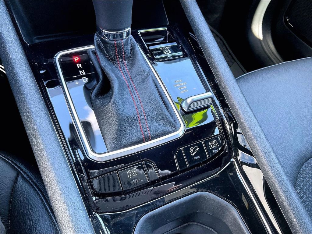 Used 2025 Jeep Compass Trailhawk image 32