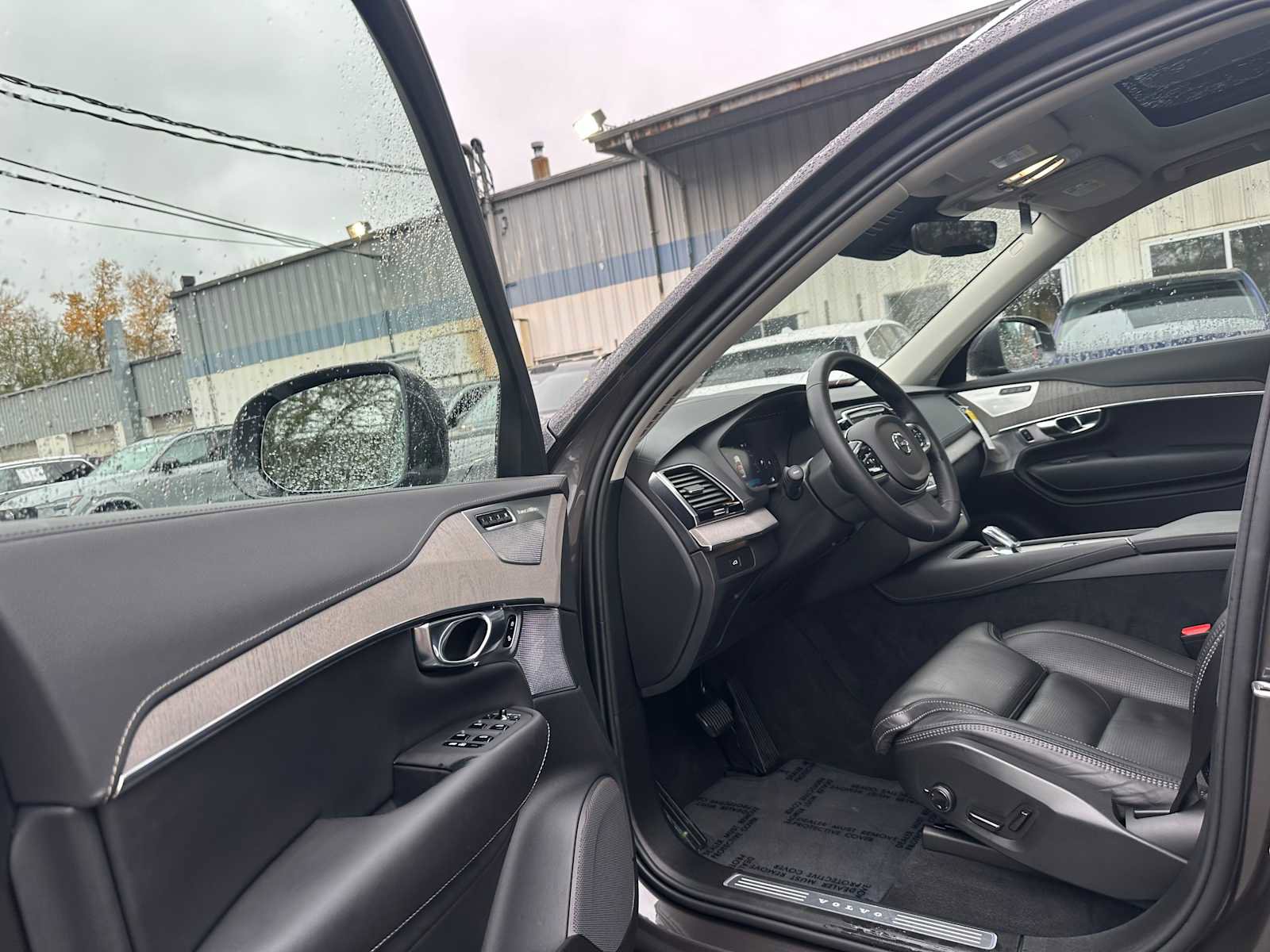 Used 2025 Volvo XC90 B6 Ultra w/ Protection Package Premier image 21