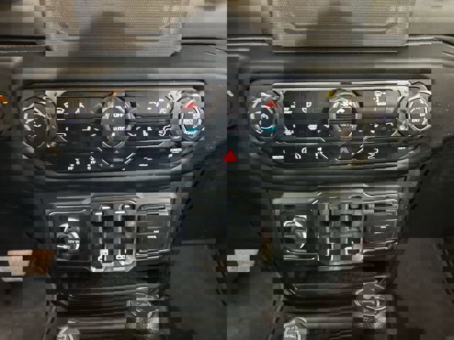 Used 2021 Jeep Wrangler Sport image 17