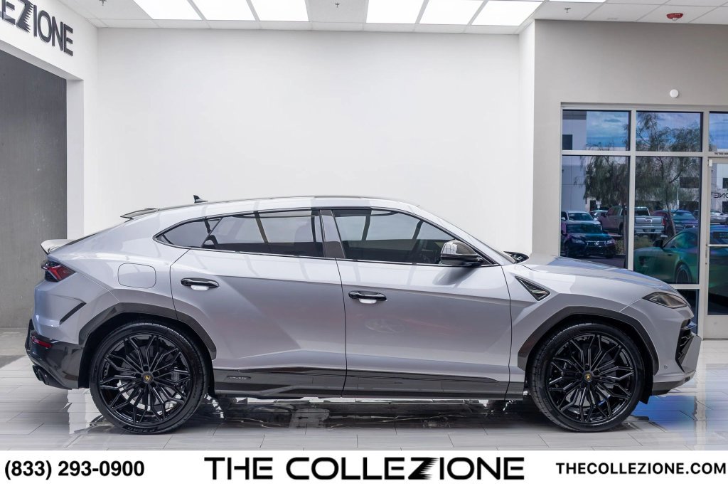 Used 2026 Lamborghini Urus SE AWD/4WD image 32