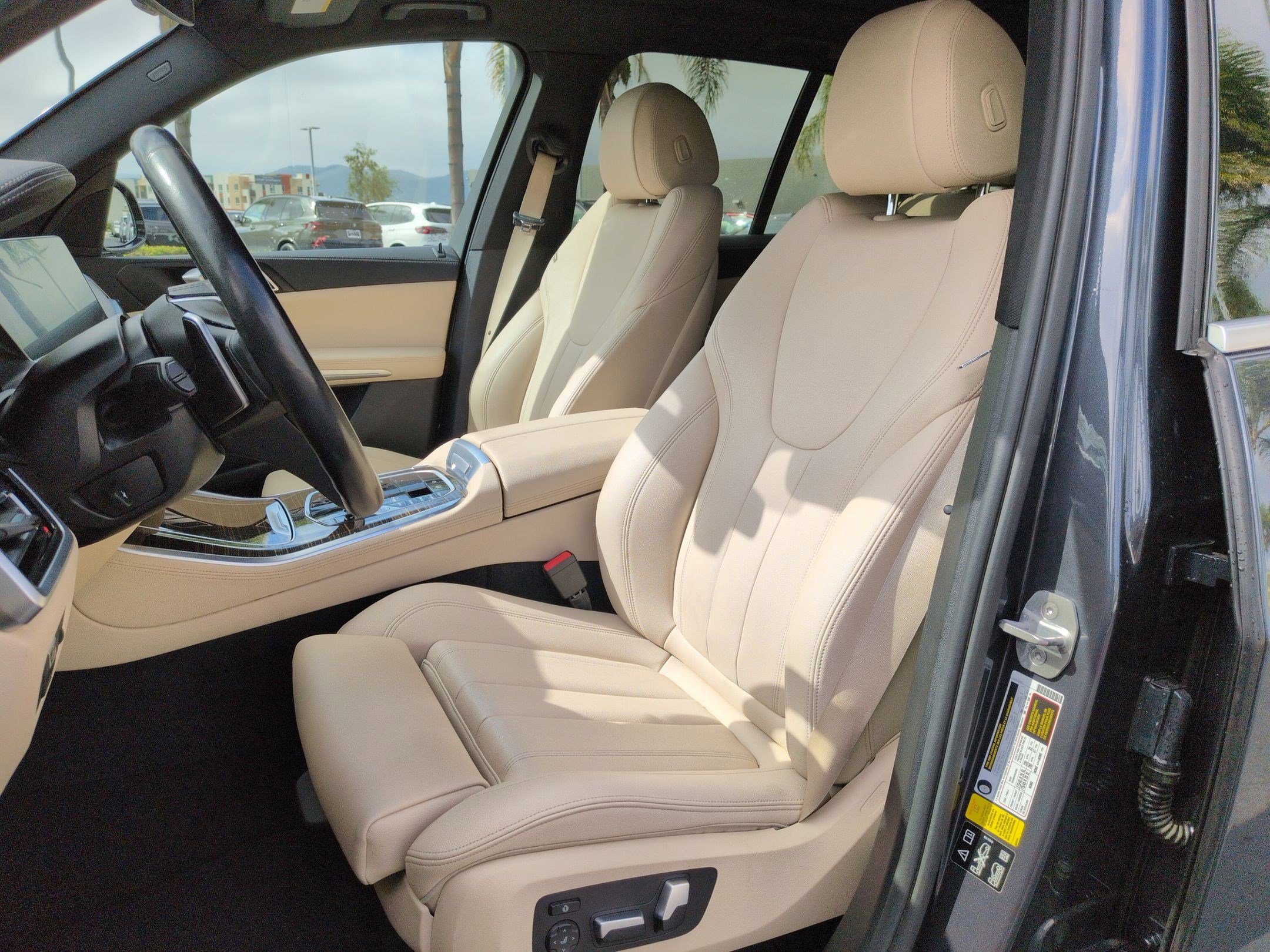 Used 2019 BMW X5 xDrive40i w/ Convenience Package AWD/4WD image 16