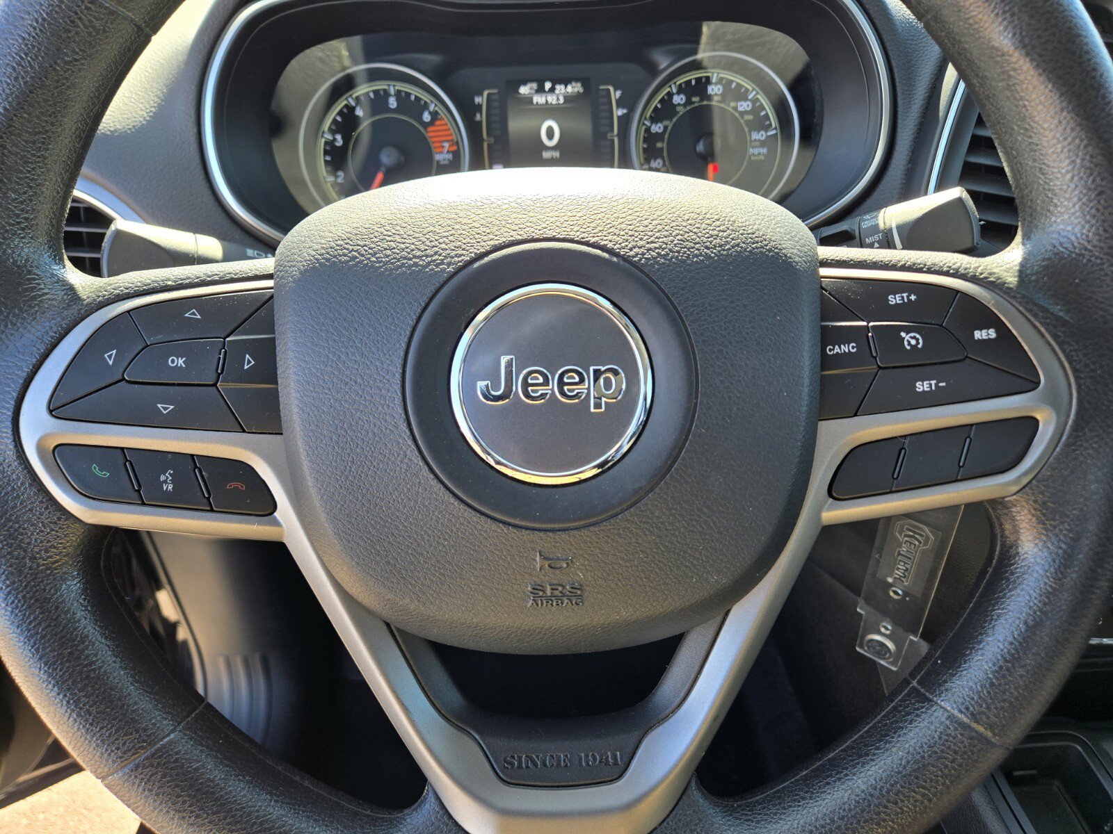 Used 2019 Jeep Cherokee Latitude w/ Popular Appearance Group FWD image 22