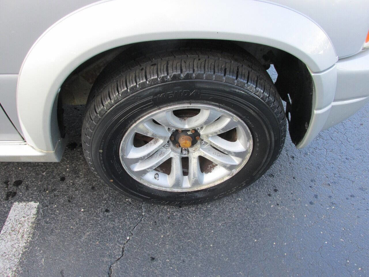 Used 2005 Suzuki XL7 LX image 38