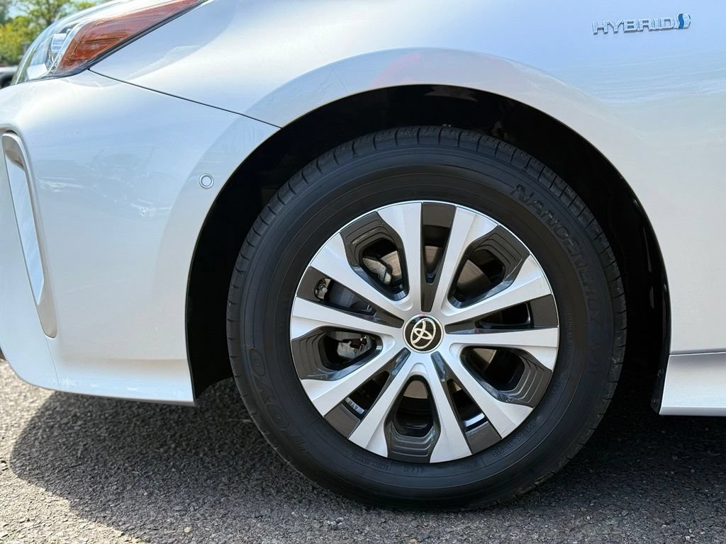 Used 2020 Toyota Prius XLE w/ Advanced Technology Package AWD/4WD image 9