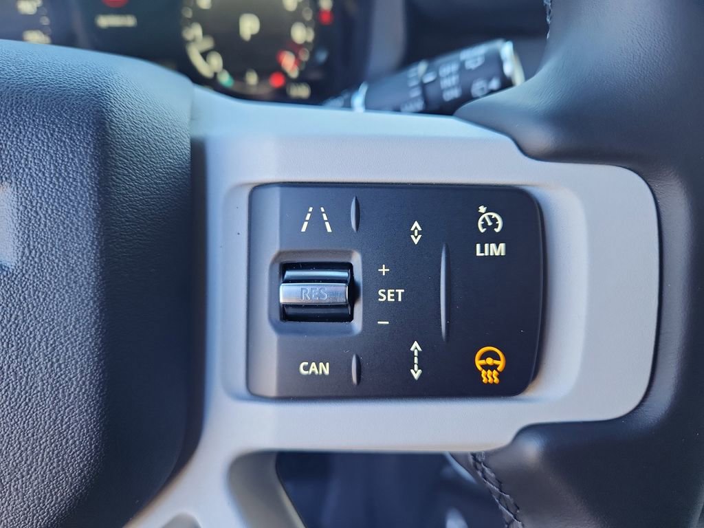 Used 2026 Land Rover Defender 110 X-Dynamic SE AWD/4WD image 18