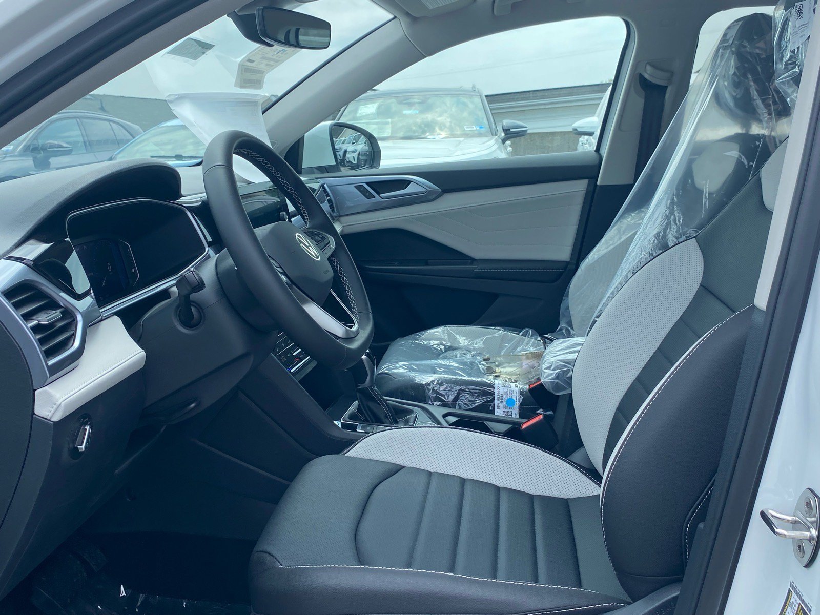 New 2026 Volkswagen Taos SEL AWD/4WD image 8