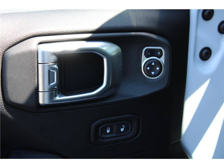 Used 2020 Jeep Wrangler Unlimited Sahara AWD/4WD image 14