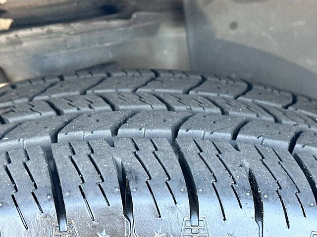 Used 2024 Volkswagen Tiguan SE image 33