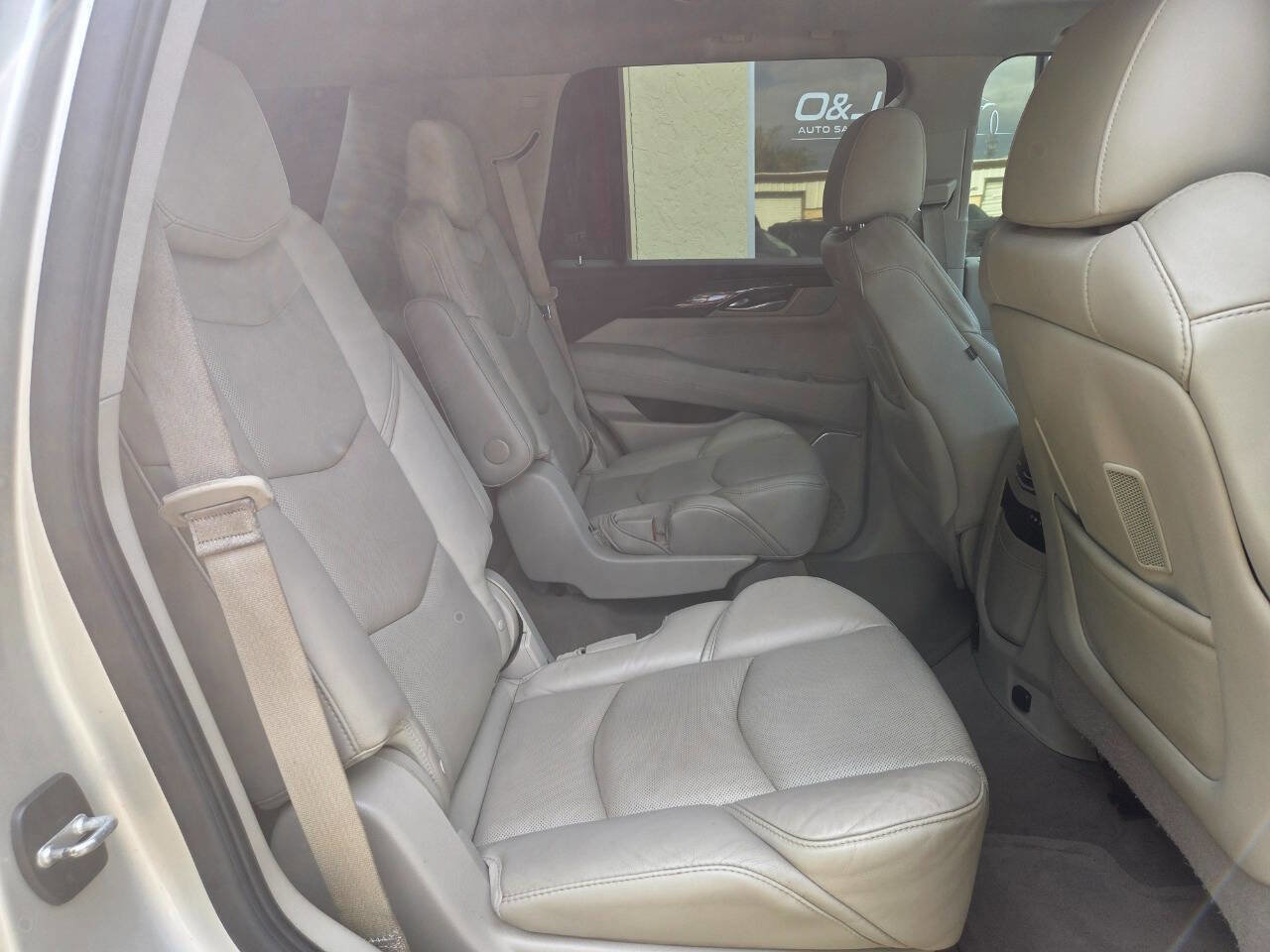 Used 2016 Cadillac Escalade Luxury image 21
