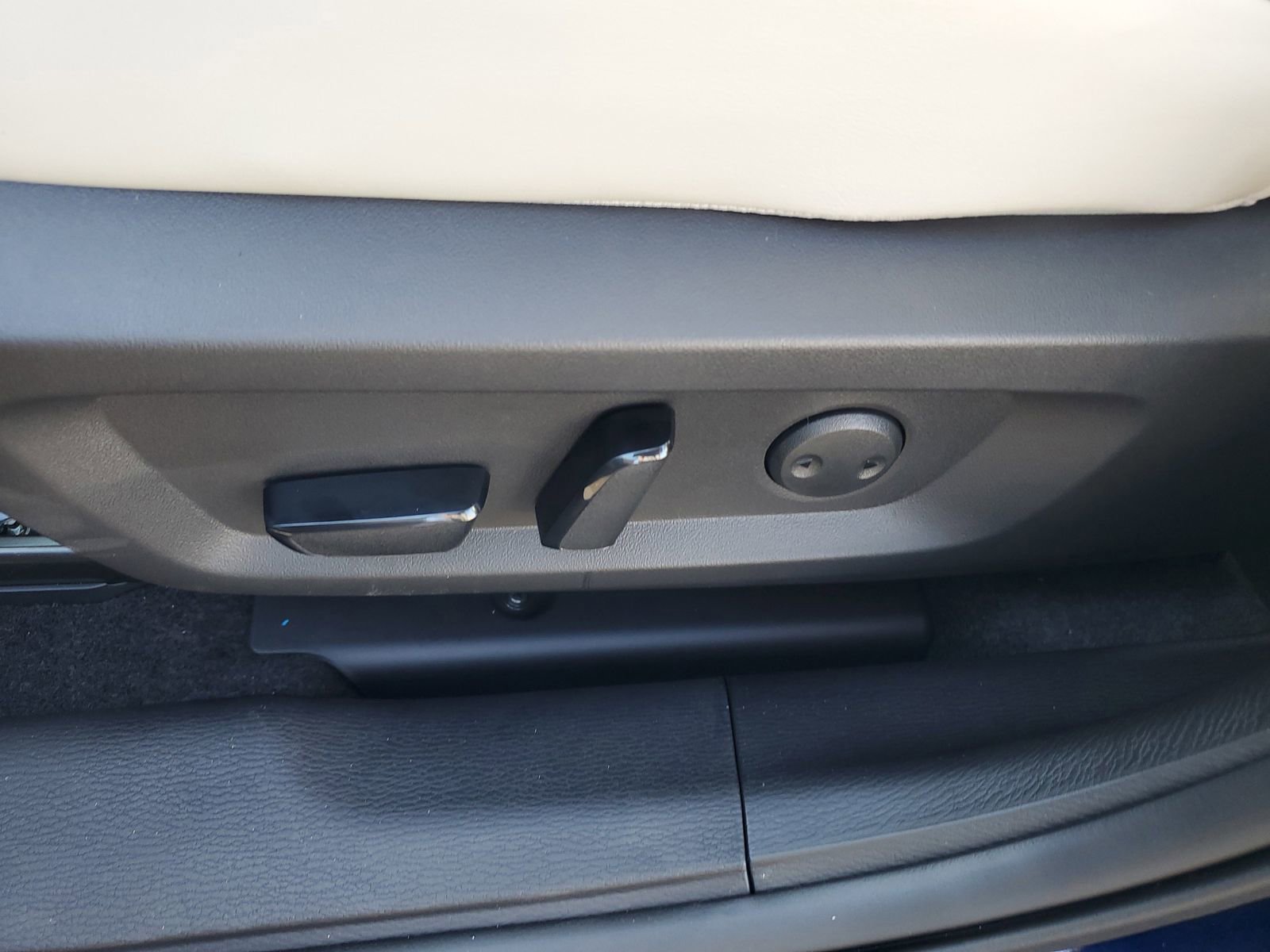 New 2025 Mitsubishi Outlander SE image 7